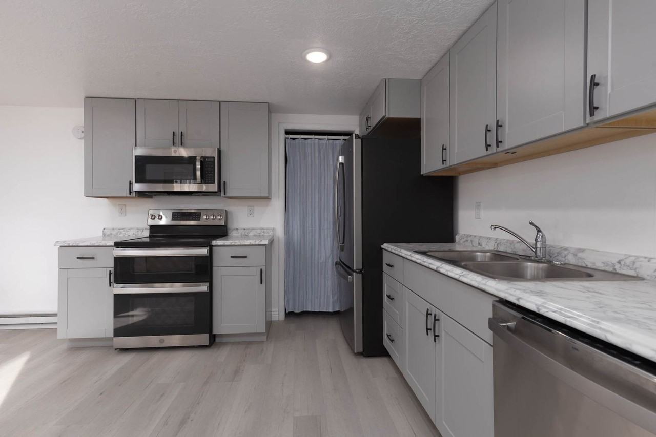 770 S 960 W #B - Photo 7 of 20