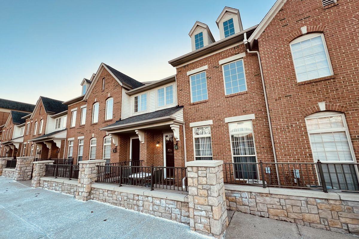 17 N Squirrel Rd - Photo 2 of 22