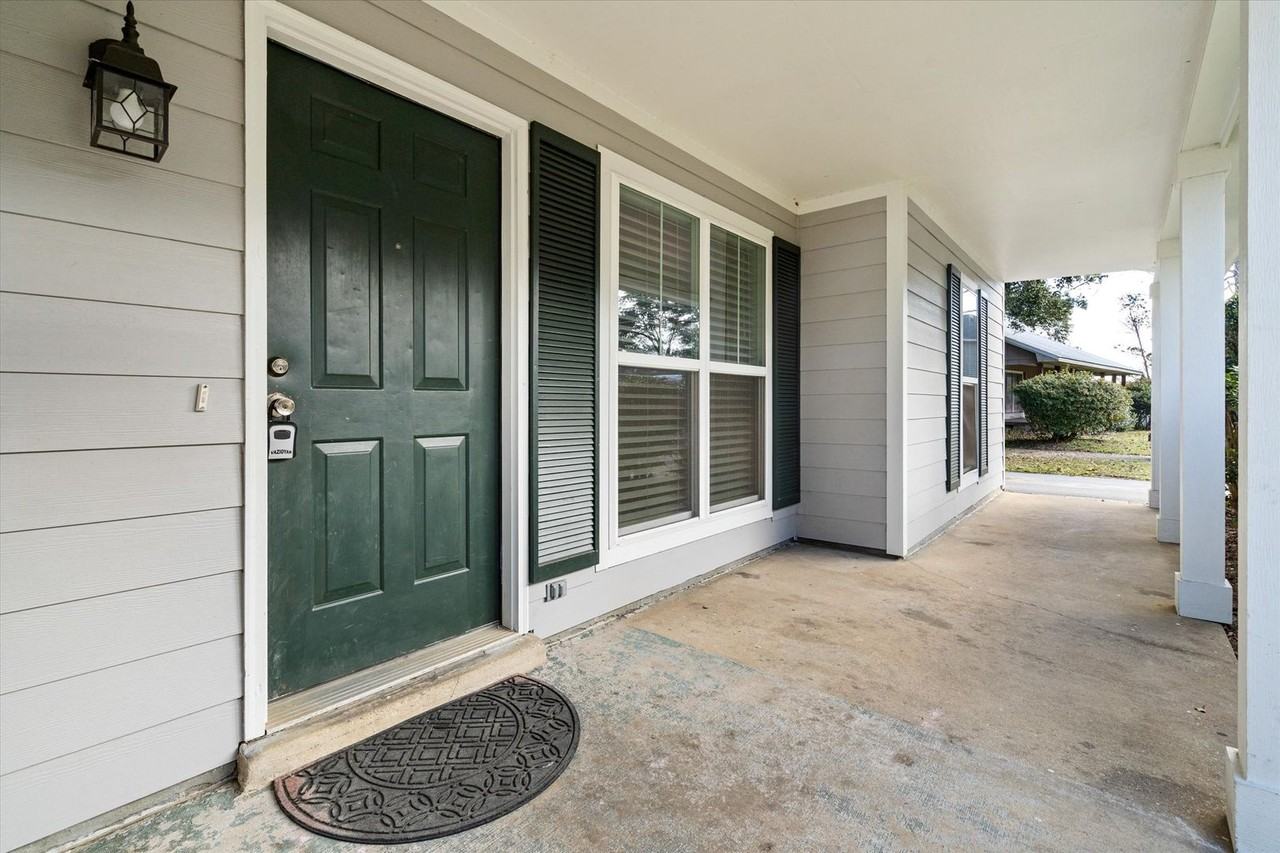 21154 Meadowbrook Dr - Photo 2 of 20