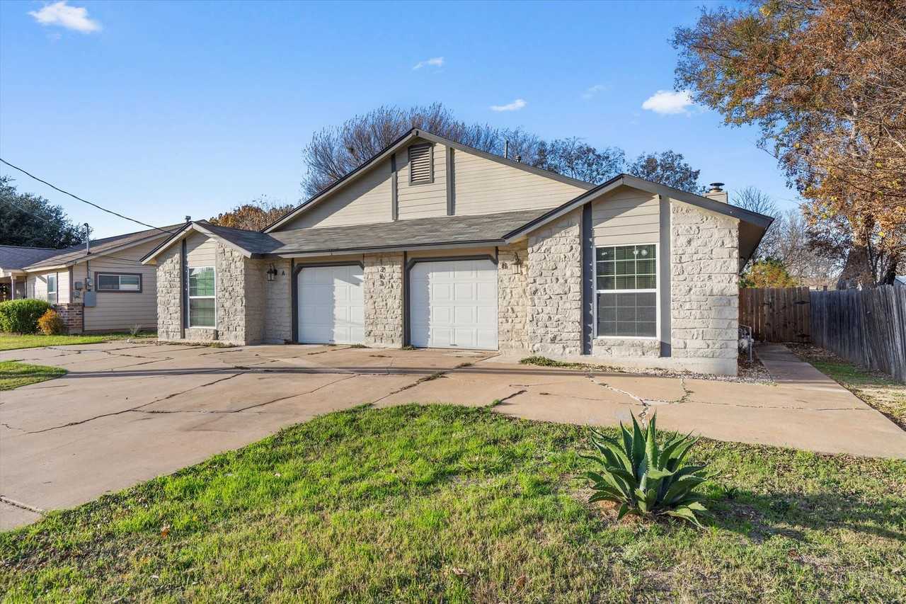 1203 Quail Valley Dr #B - Photo 3 of 28