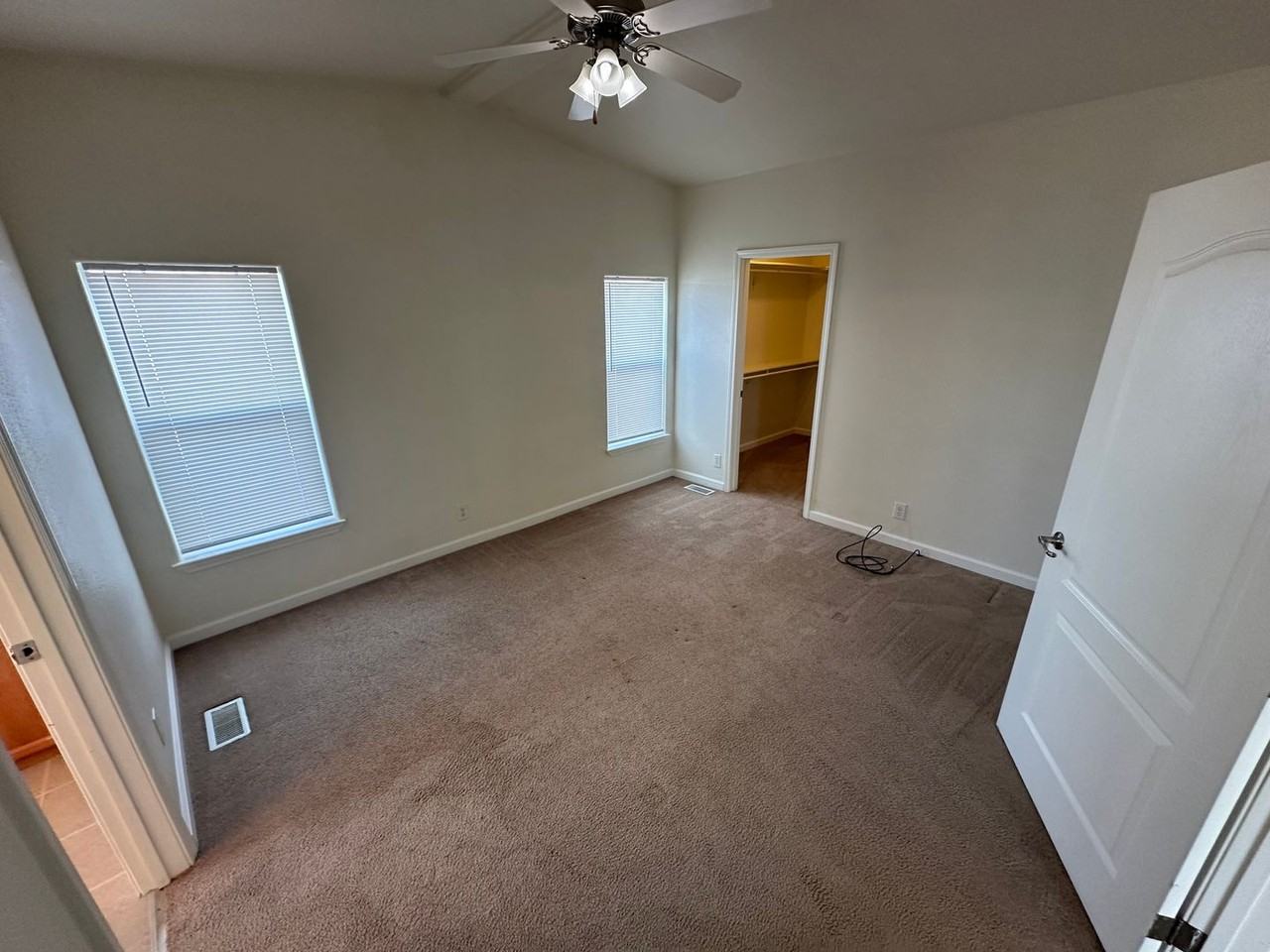 1900 Roberson Ln - Photo 2 of 8