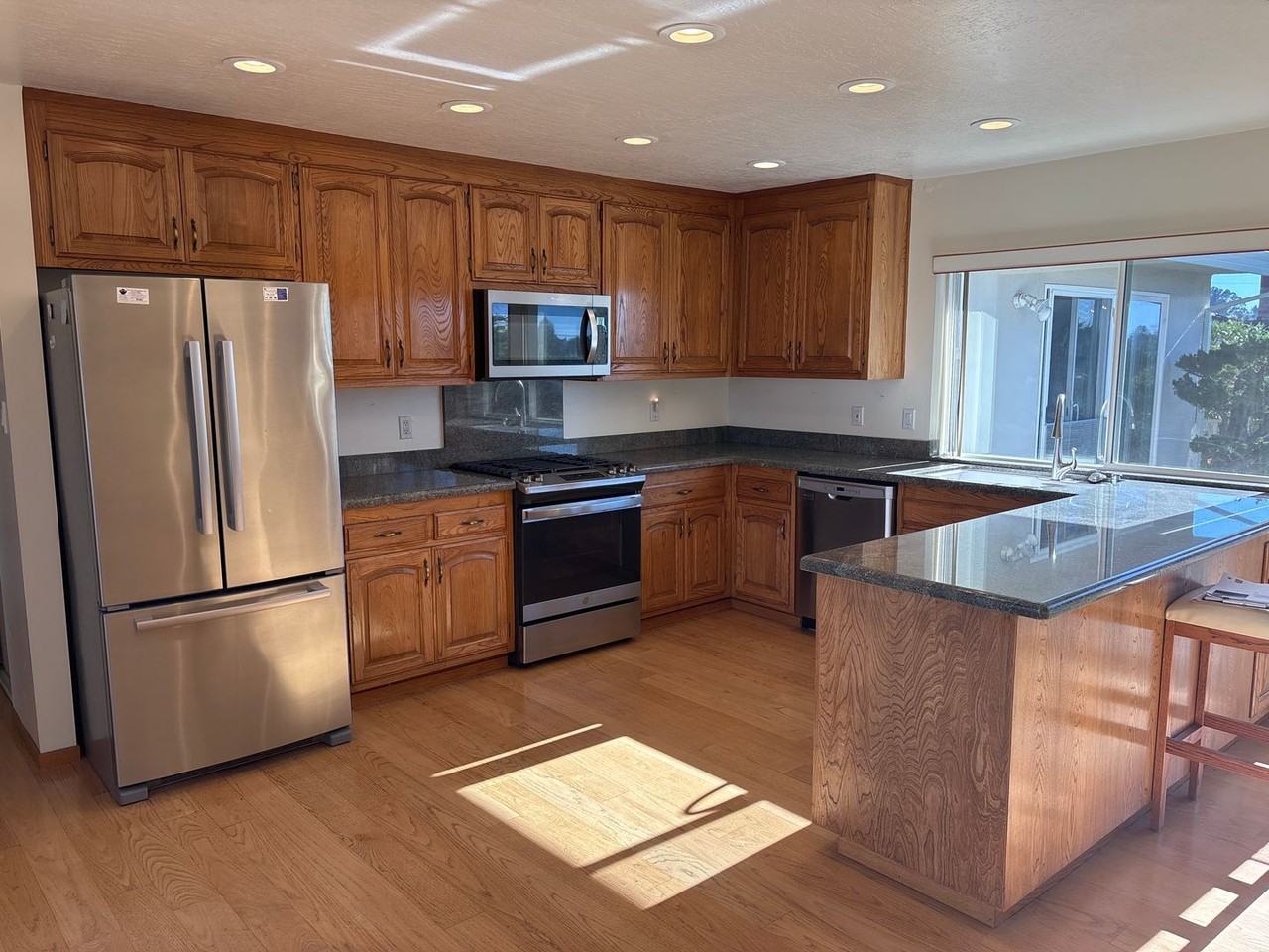 3619 Oakes Dr - Photo 4 of 25