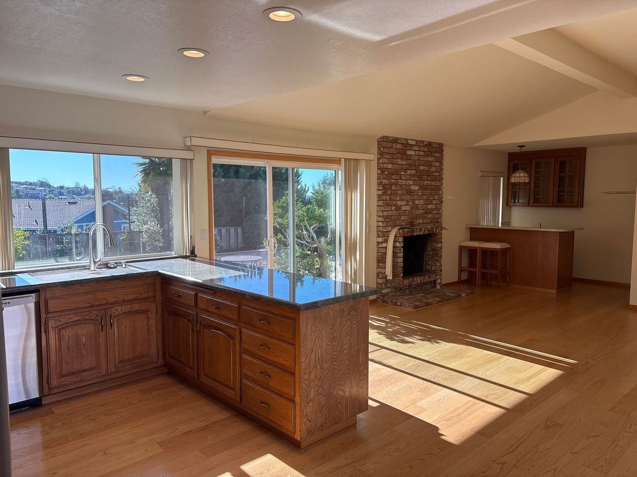 3619 Oakes Dr - Photo 5 of 25