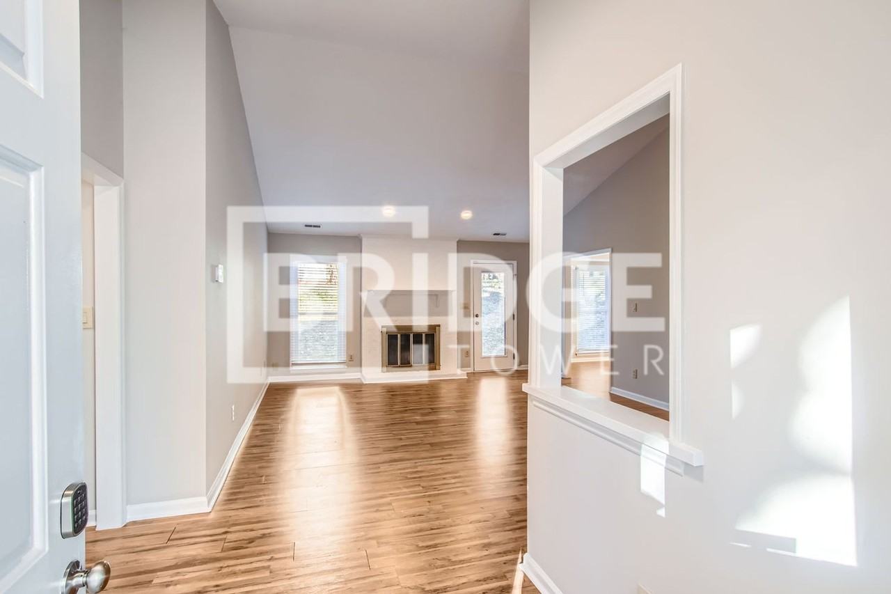 7201 Canyon Dr - Photo 2 of 24