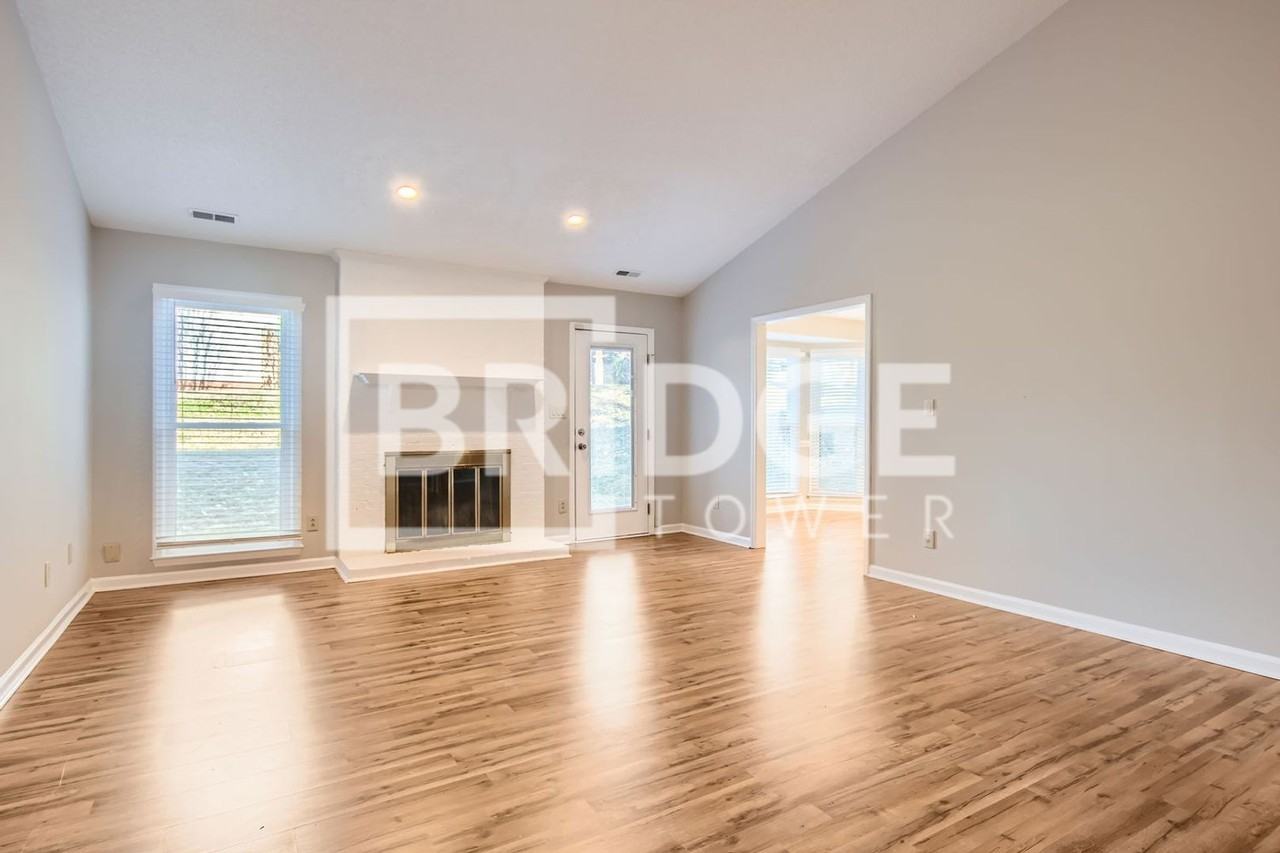 7201 Canyon Dr - Photo 3 of 24