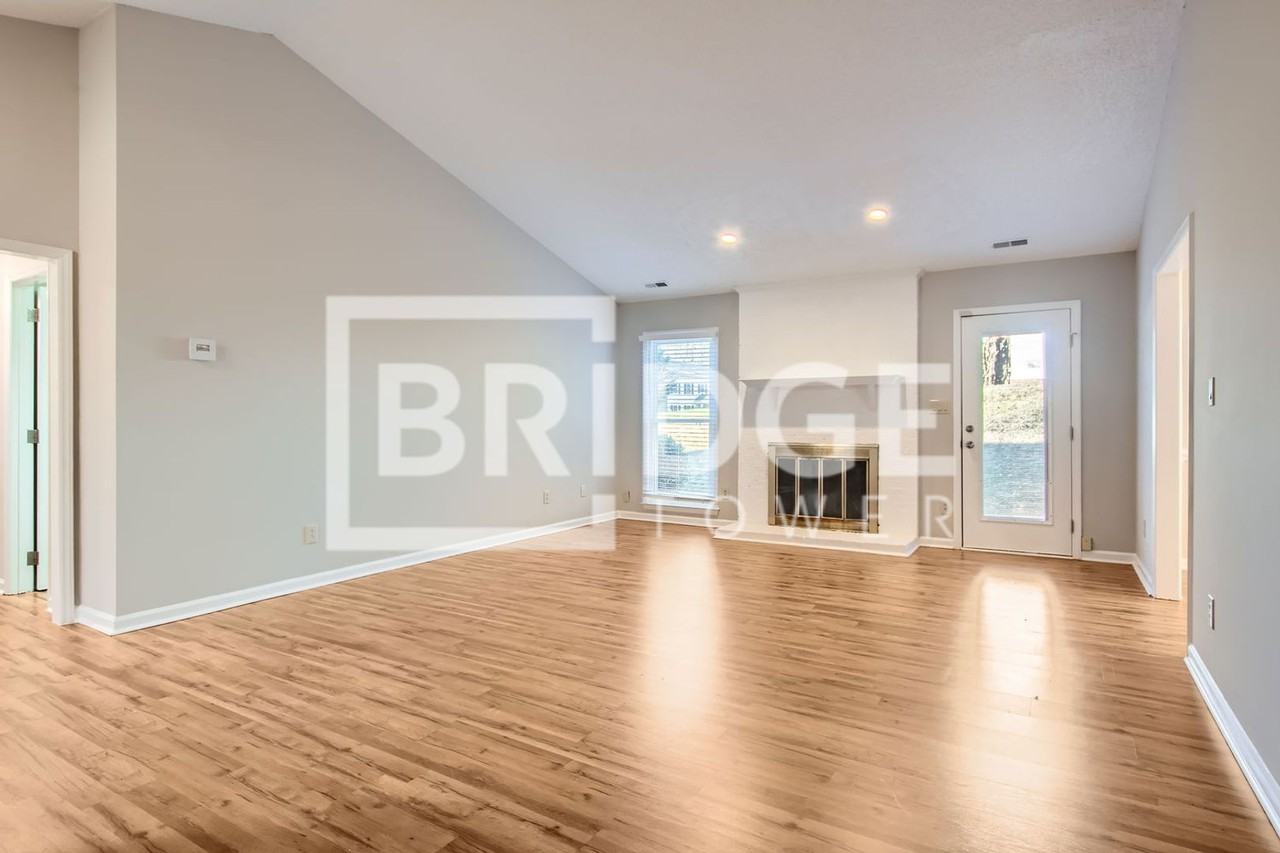 7201 Canyon Dr - Photo 4 of 24