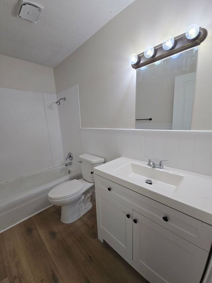 4309 W Bethany Dr - Photo 5 of 9
