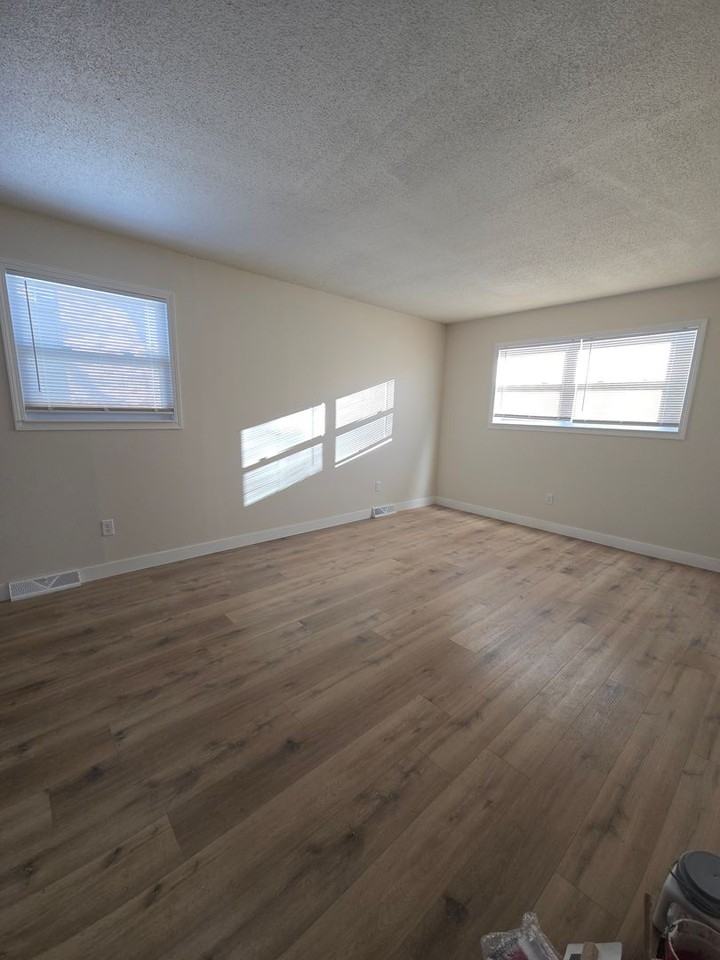 4309 W Bethany Dr - Photo 7 of 9
