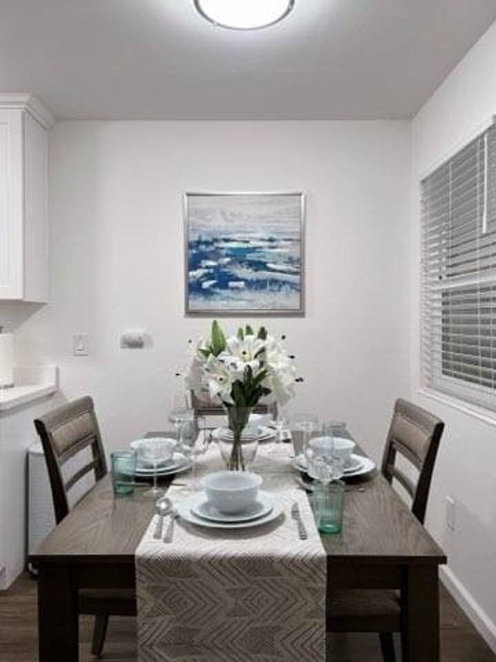 Roosevelt Ave Apartments - Photo 2 of 16