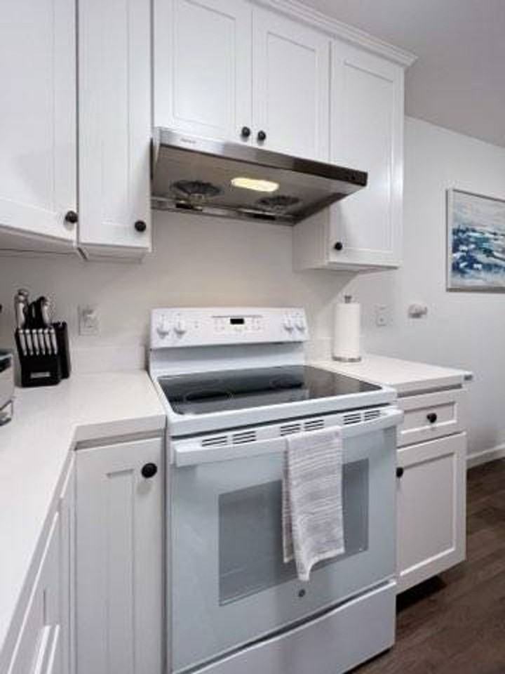 Roosevelt Ave Apartments - Photo 3 of 16