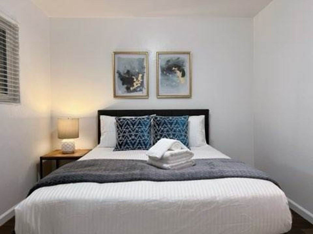 Roosevelt Ave Apartments - Photo 7 of 16