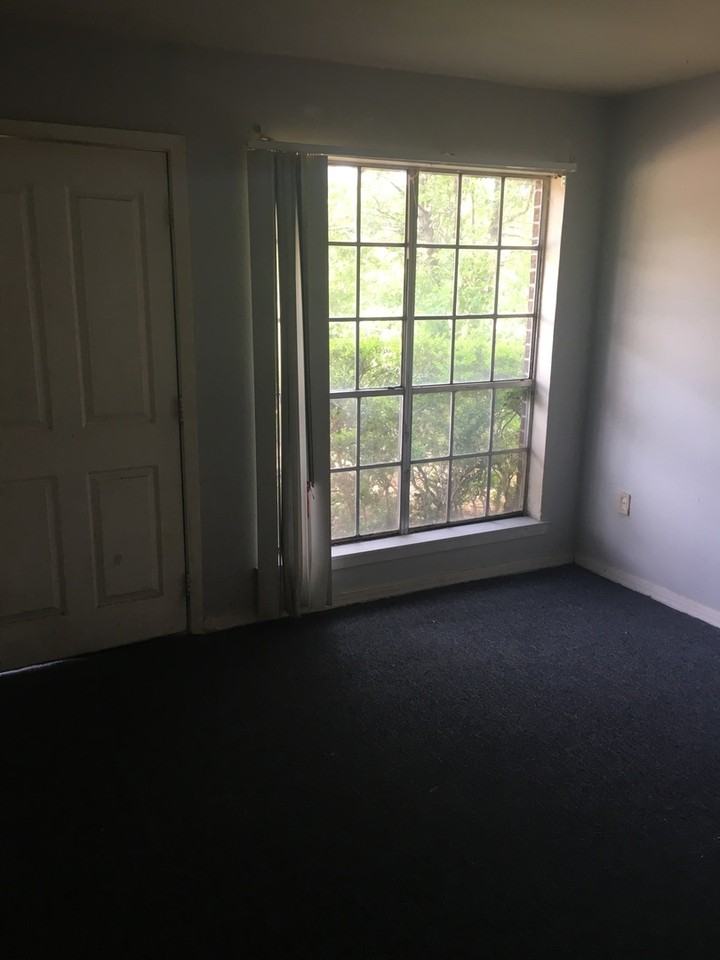 1710 Stewart Ln - Photo 3 of 9