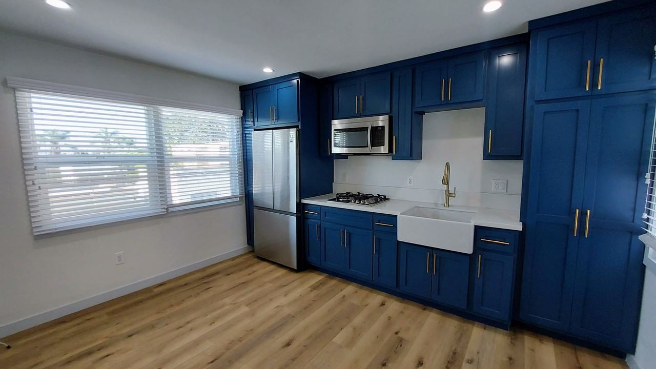 1827 E Ocean Blvd - Photo 2 of 10