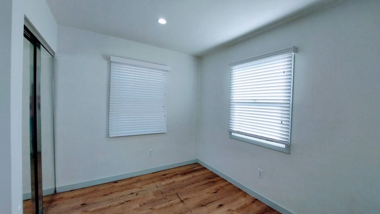 1827 E Ocean Blvd - Photo 3 of 10