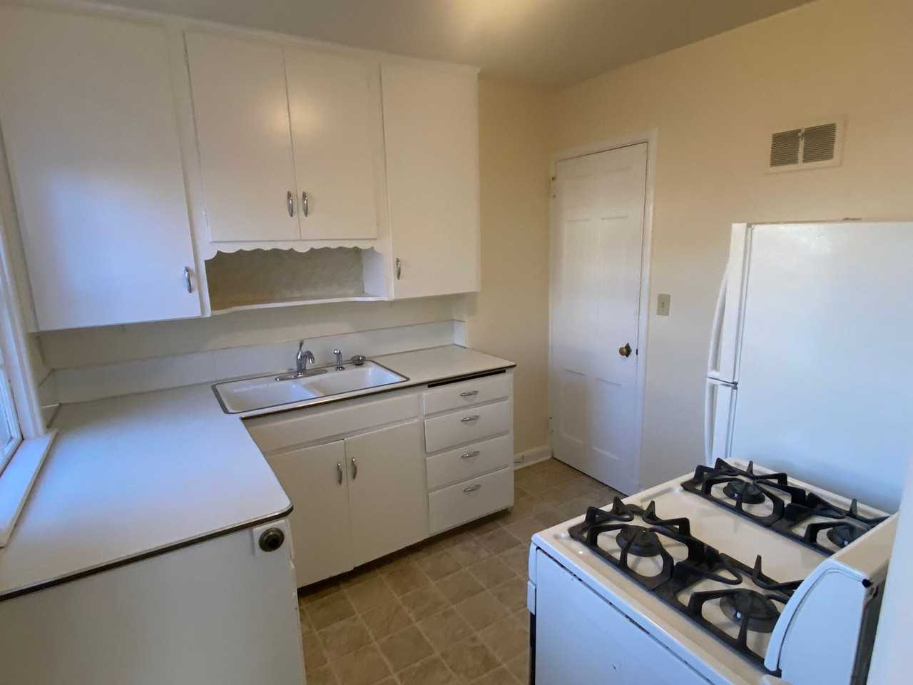 1309 Harding Ave - Photo 7 of 23