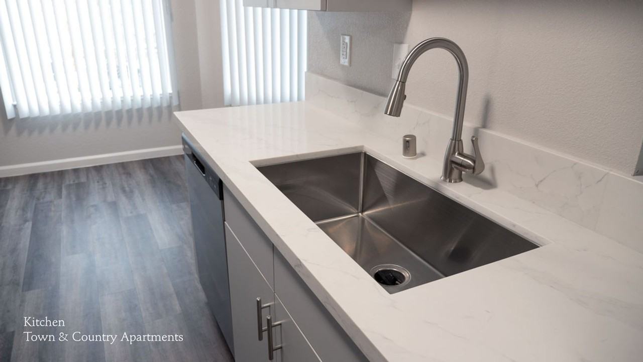 Town & Country Apartments - Photo 3 of 10