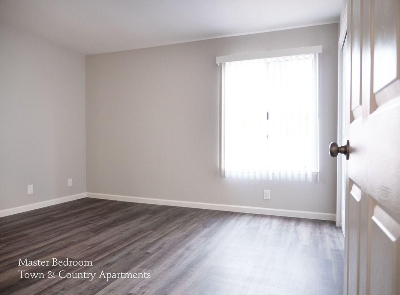 Town & Country Apartments - Photo 6 of 12