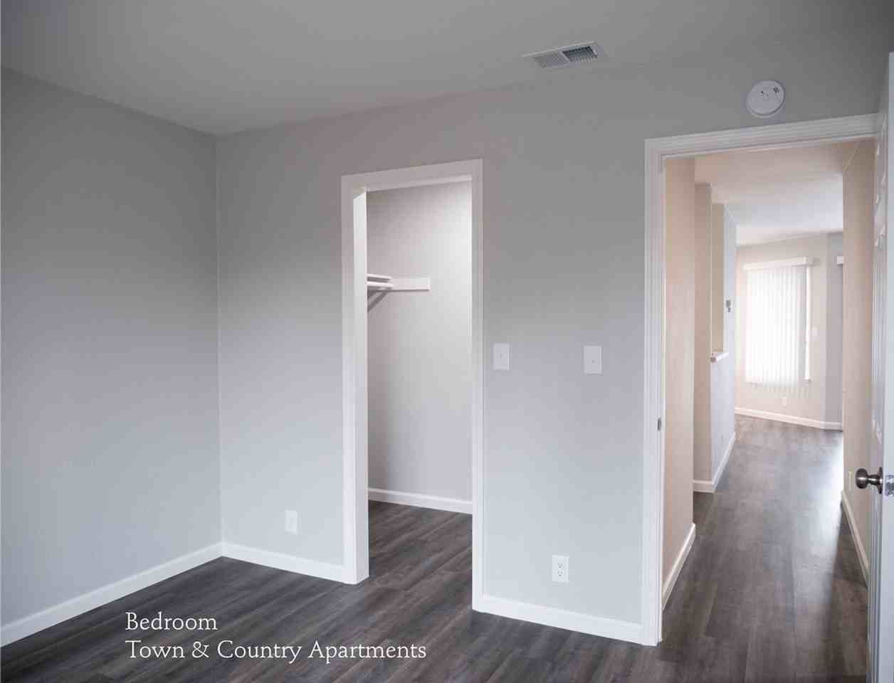 Town & Country Apartments - Photo 7 of 12