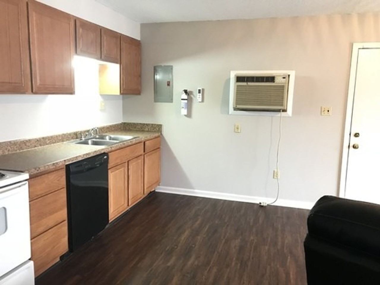 210 Marion St - Photo 2 of 8