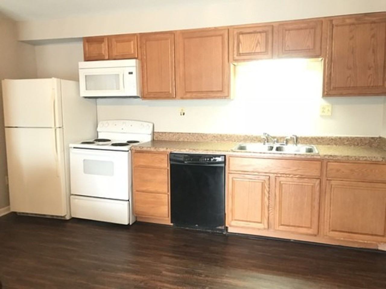 210 Marion St - Photo 3 of 8