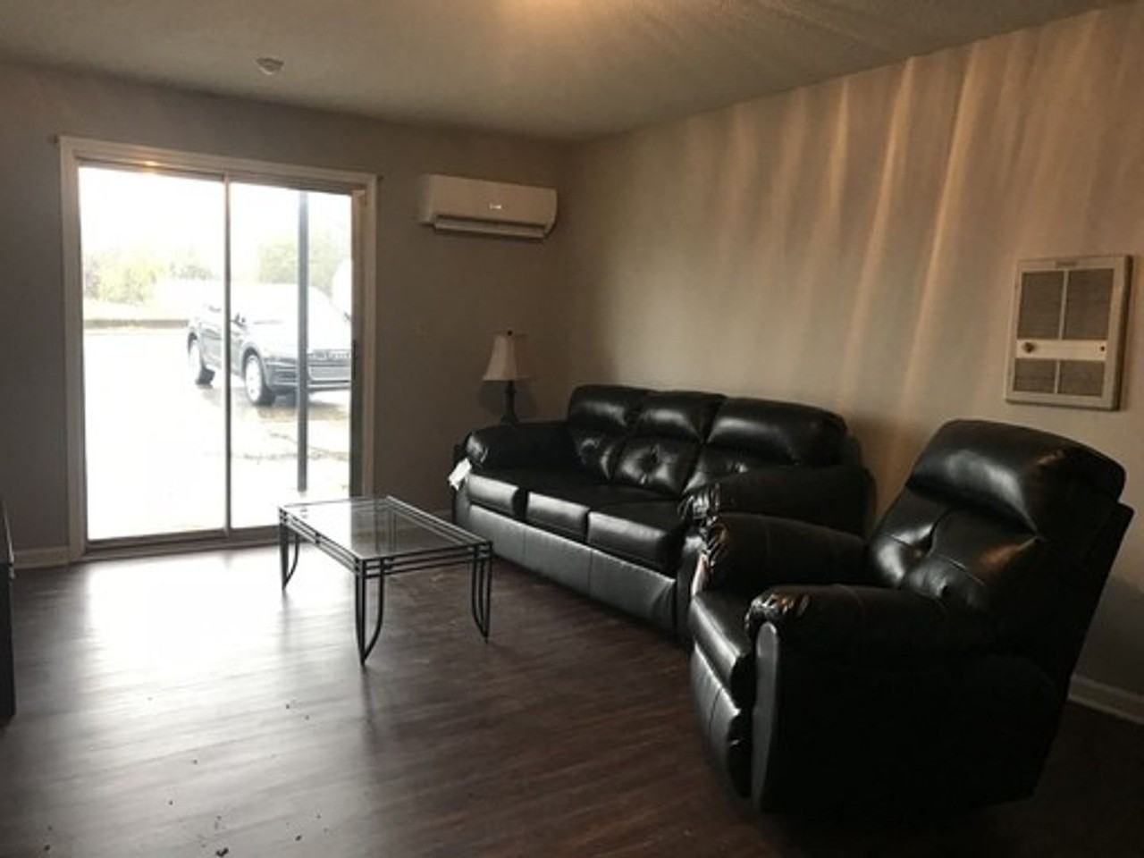 210 Marion St - Photo 5 of 8