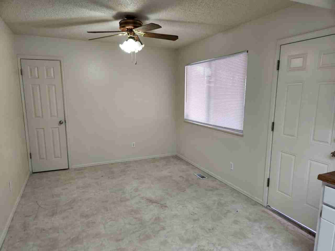 23 Queensbury Ct - Photo 4 of 18