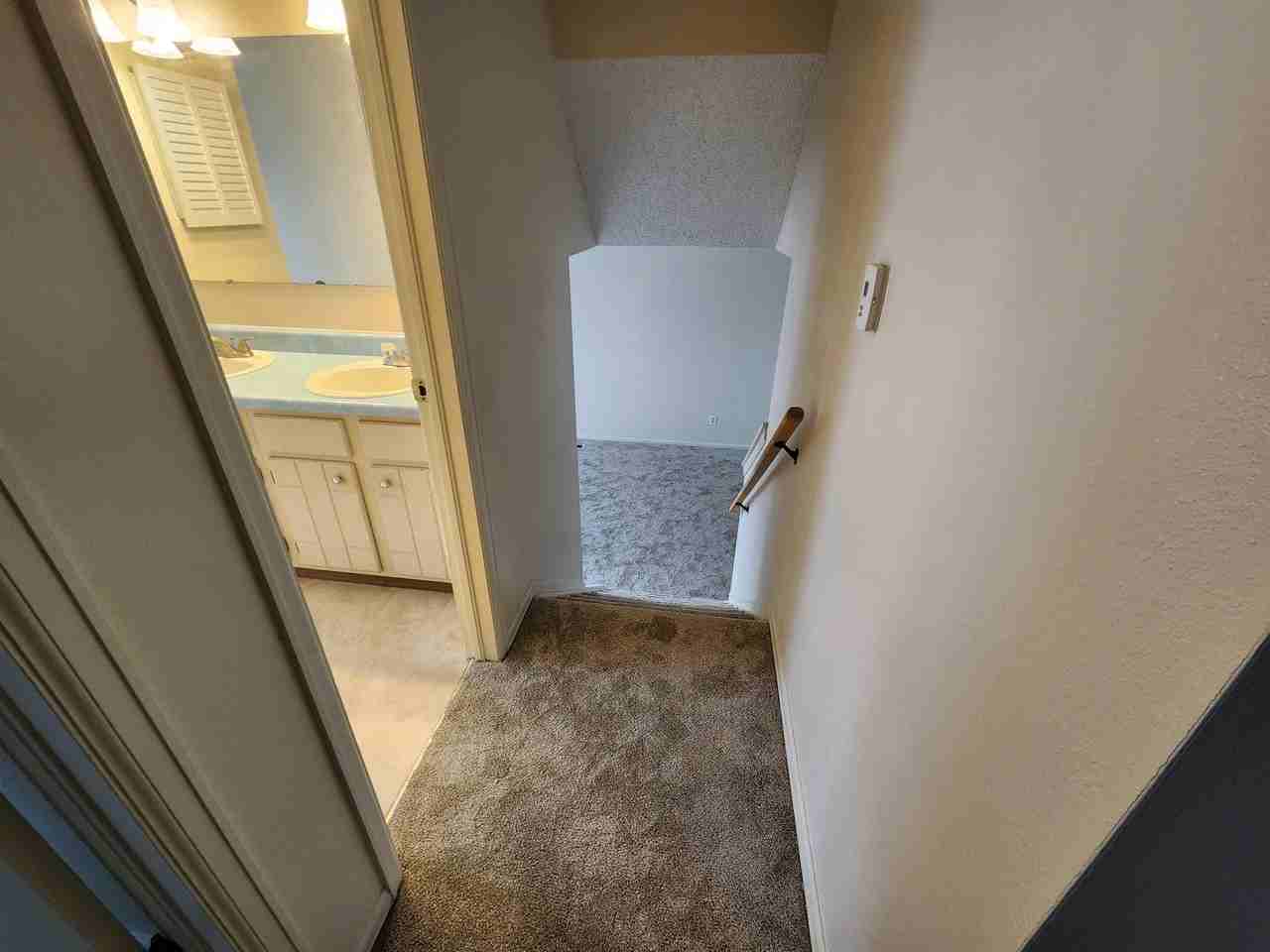 23 Queensbury Ct - Photo 5 of 18