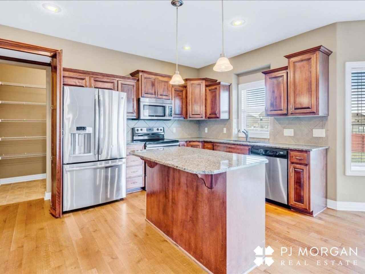 4606 Victoria Ave - Photo 4 of 29