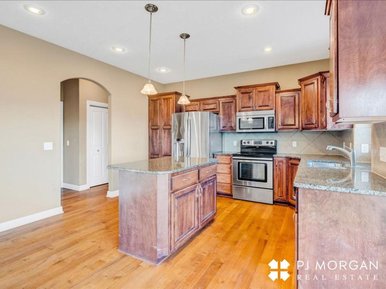 4606 Victoria Ave - Photo 5 of 29