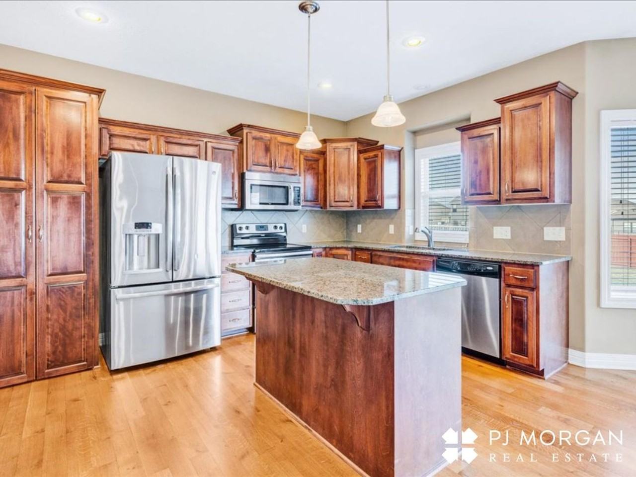 4606 Victoria Ave - Photo 6 of 29