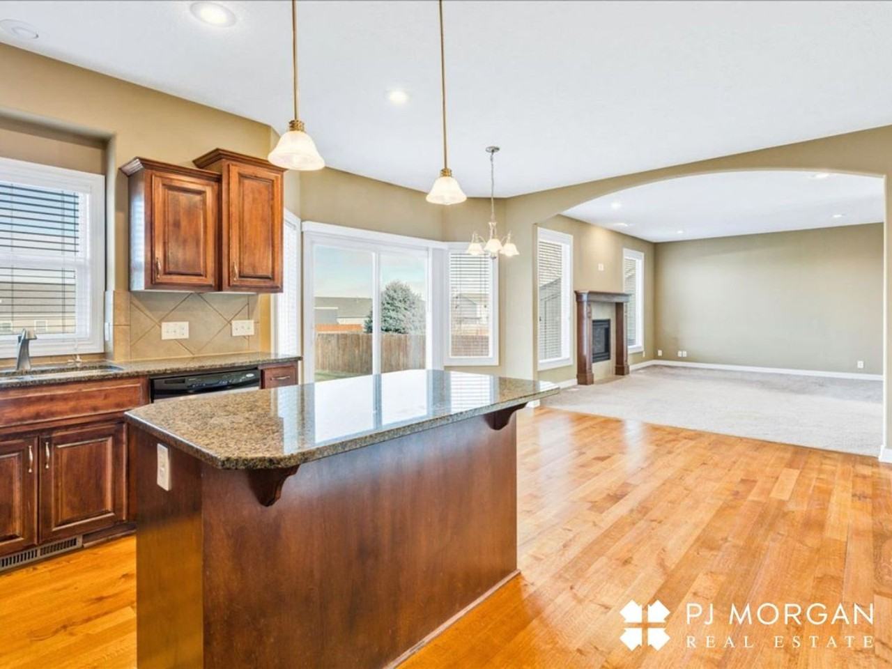 4606 Victoria Ave - Photo 7 of 29