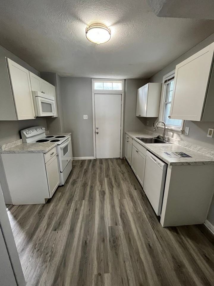 635 Seymour Ave - Photo 7 of 16