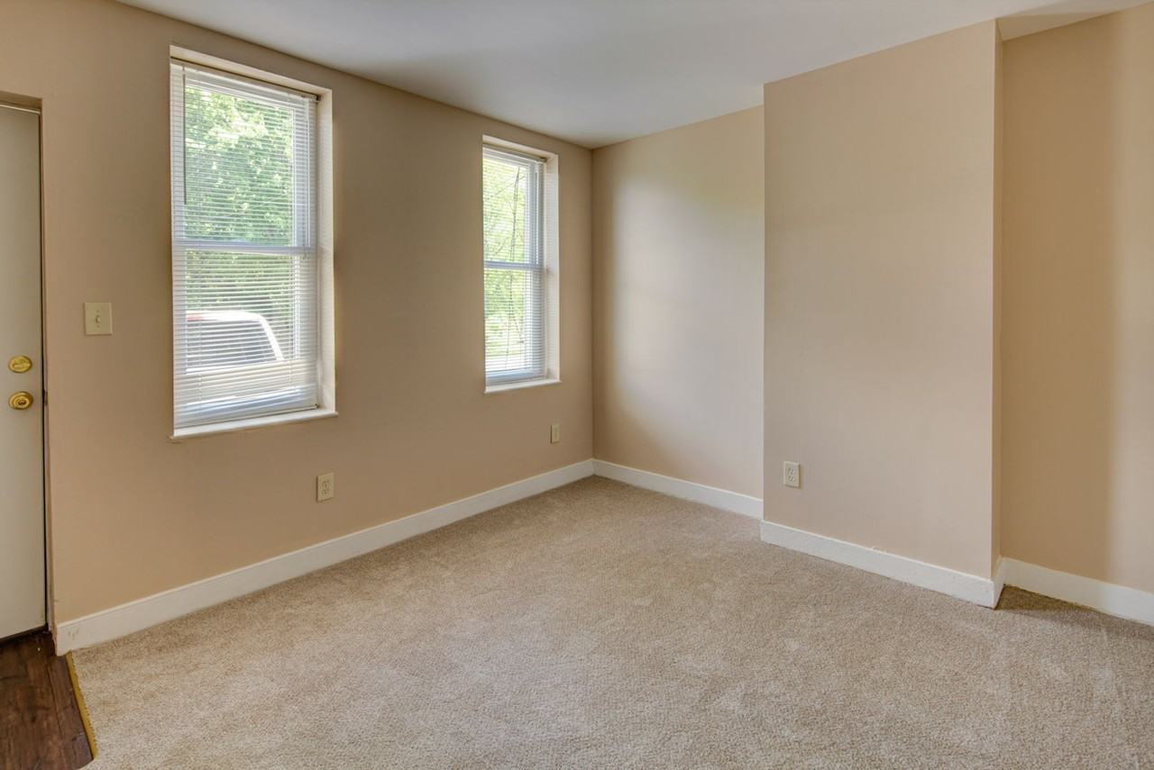 616 Clark St - Photo 2 of 14