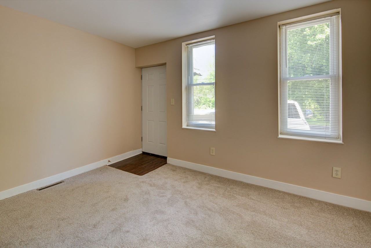 616 Clark St - Photo 3 of 14