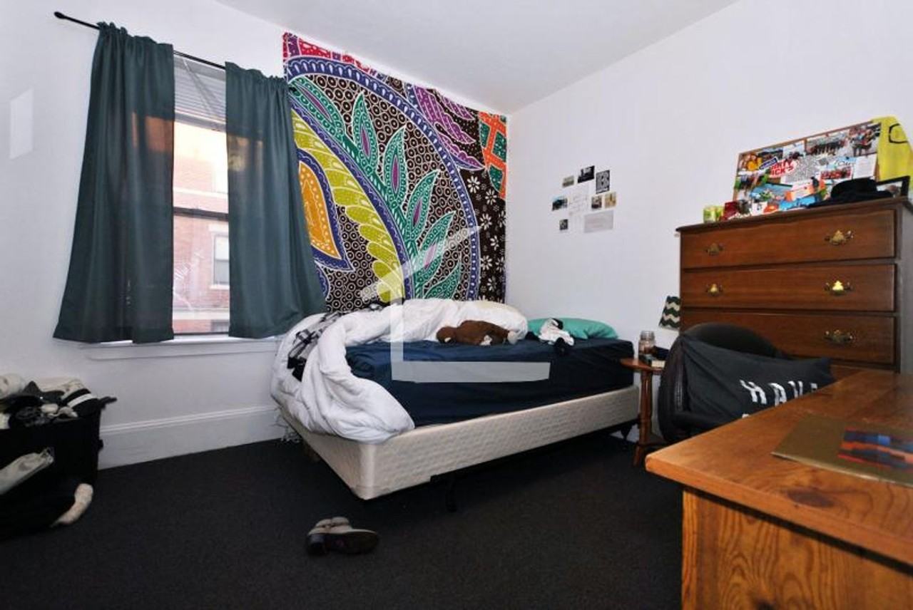 878 Huntington Ave - Photo 4 of 8