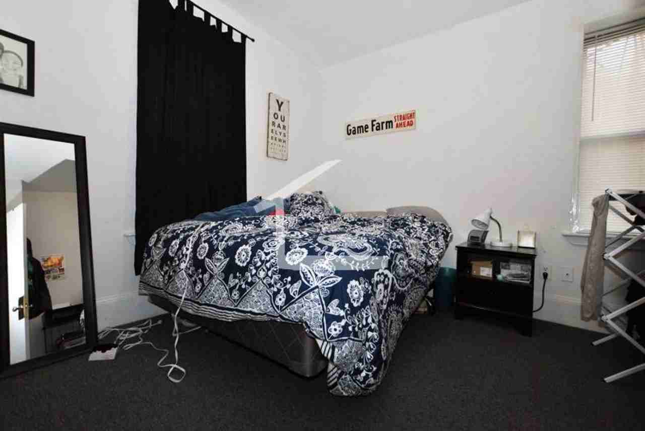 878 Huntington Ave - Photo 5 of 8