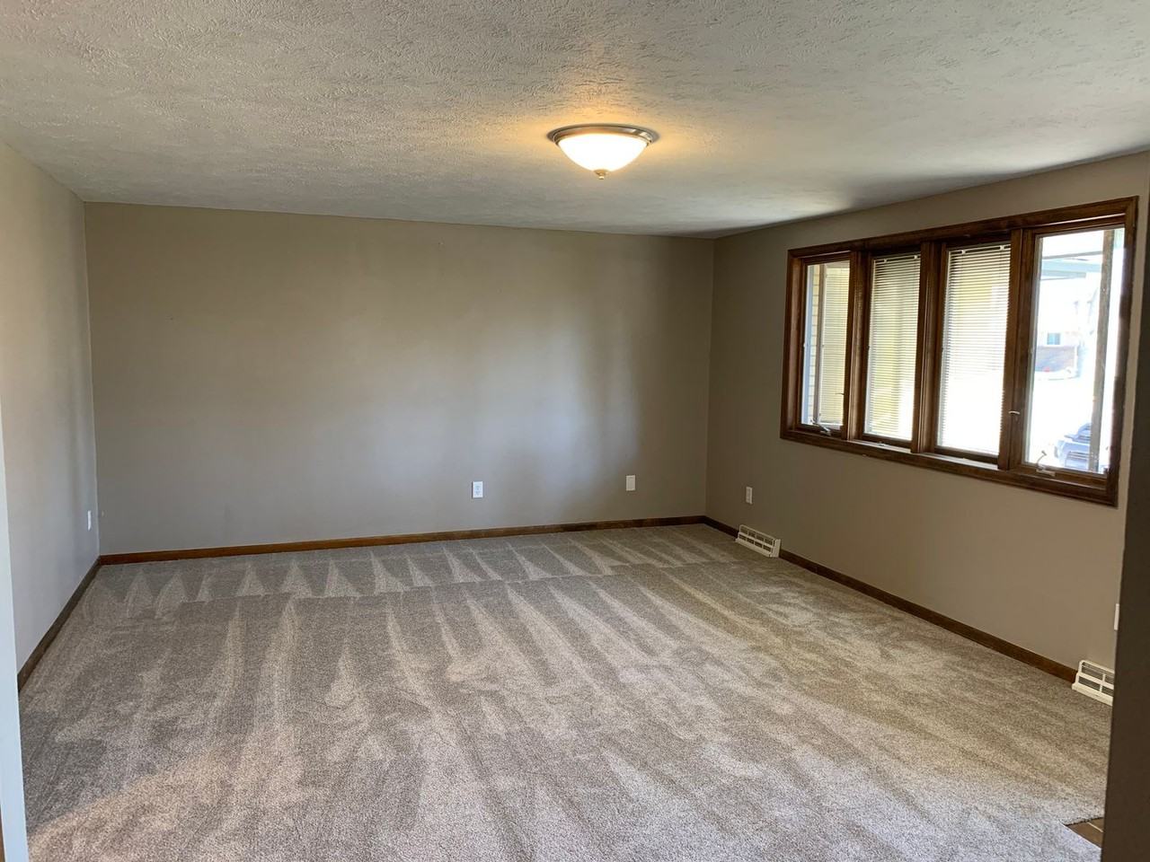 3417 N Franklin Ave - Photo 6 of 34