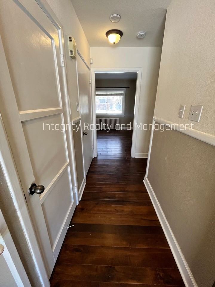 270 Pontiac St - Photo 3 of 35