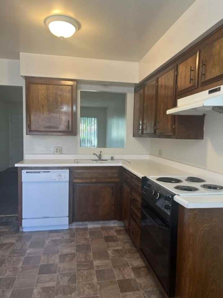 2200 Courtleigh Dr #D - Photo 3 of 9