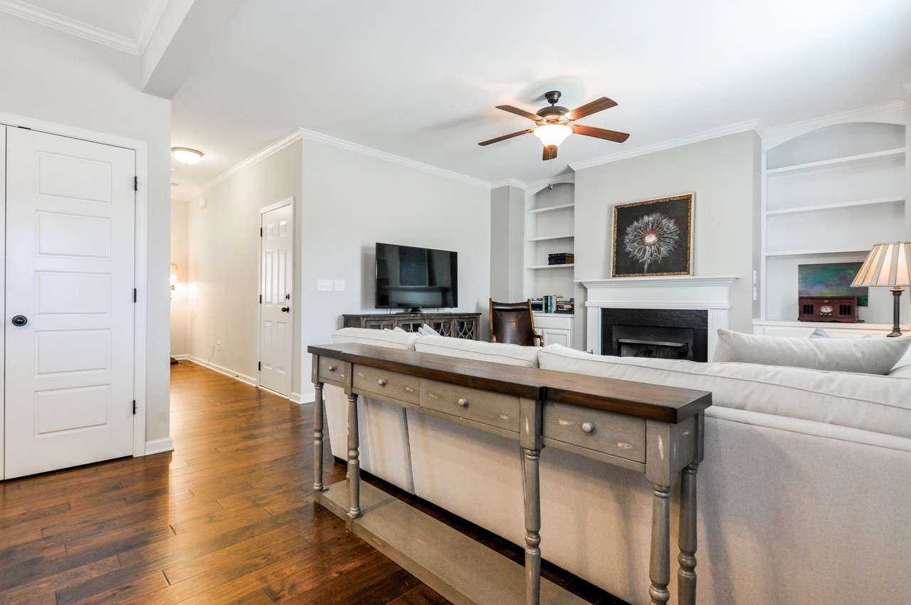 217 Balboa Pkwy - Photo 7 of 32