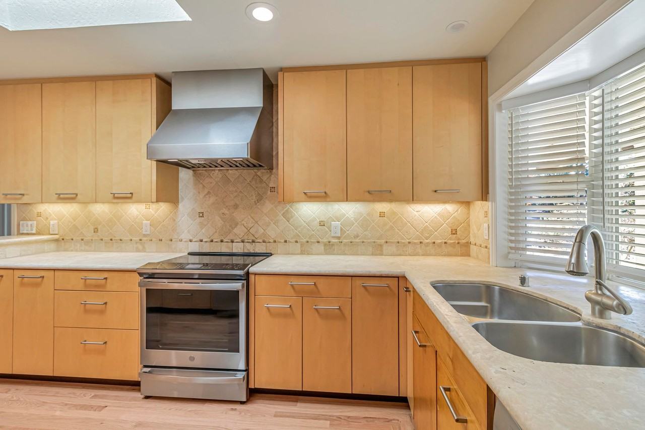 2141 Deodara Dr - Photo 3 of 11