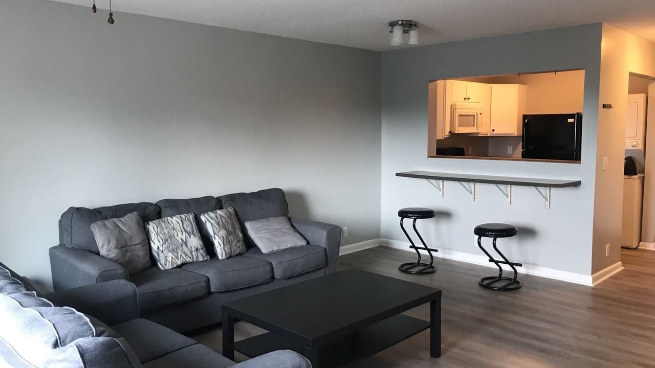 1380 Hunters Rd Apt J - Photo 4 of 18