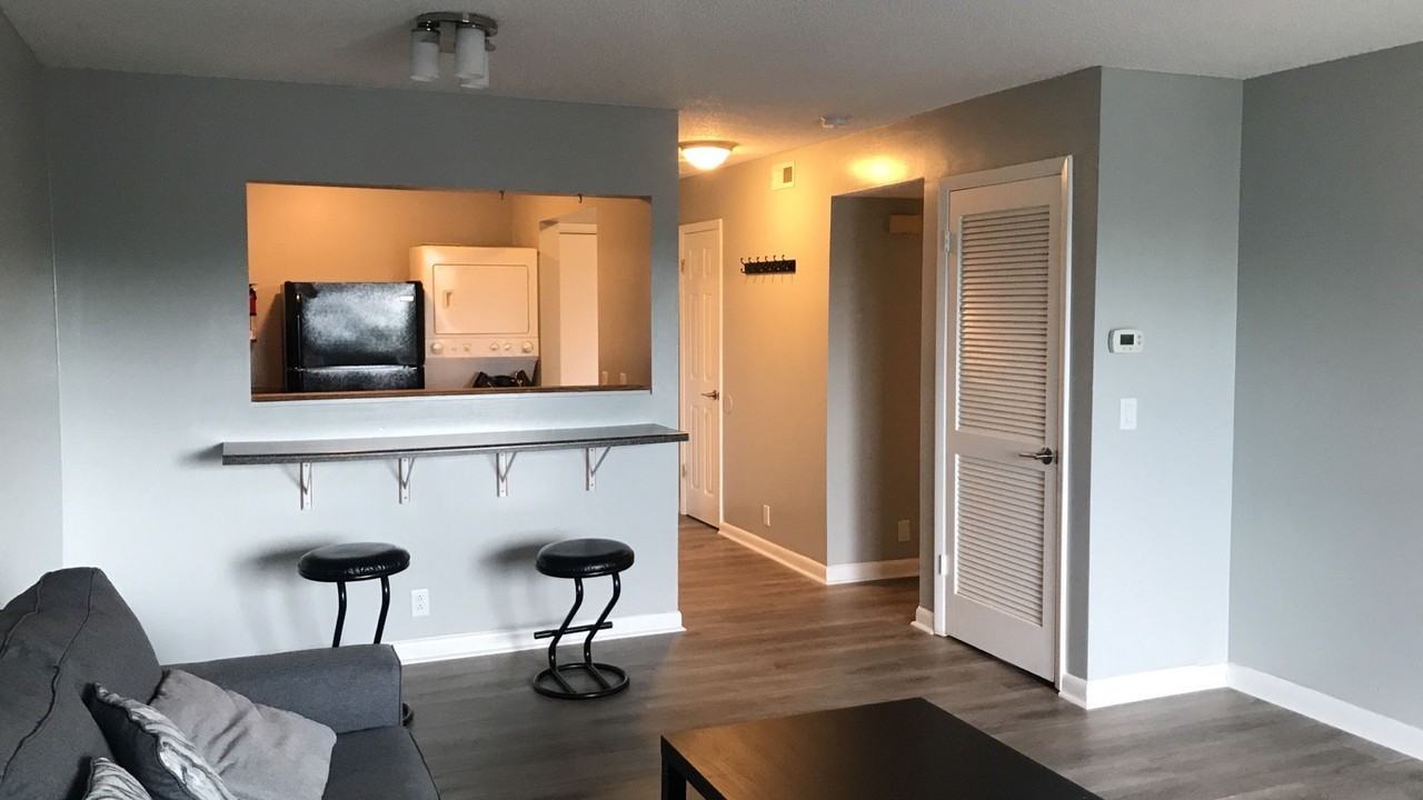 1380 Hunters Rd Apt J - Photo 6 of 18