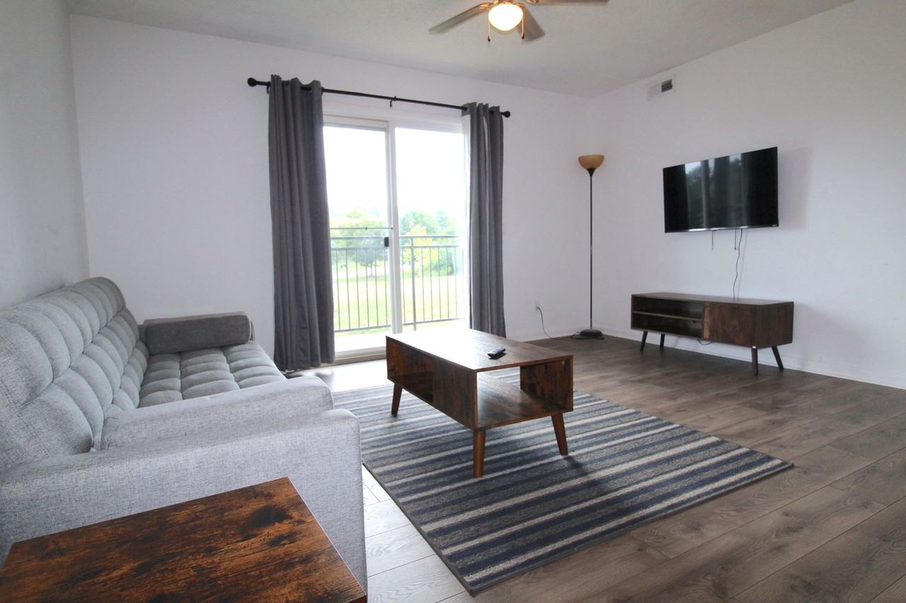 1372 Hunters Rd Apt E - Photo 6 of 14