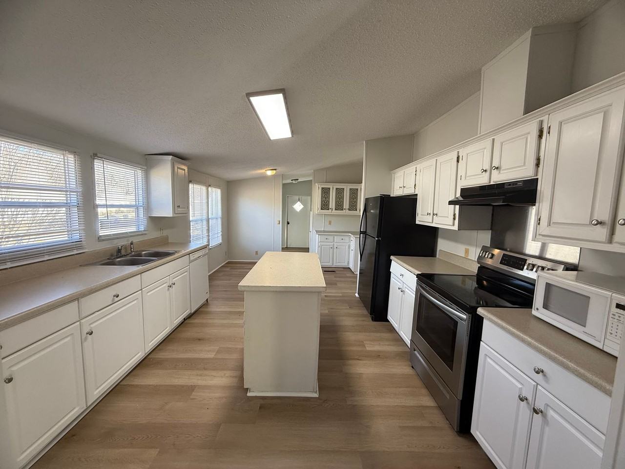 1740 Bridgewater Dr - Photo 3 of 12