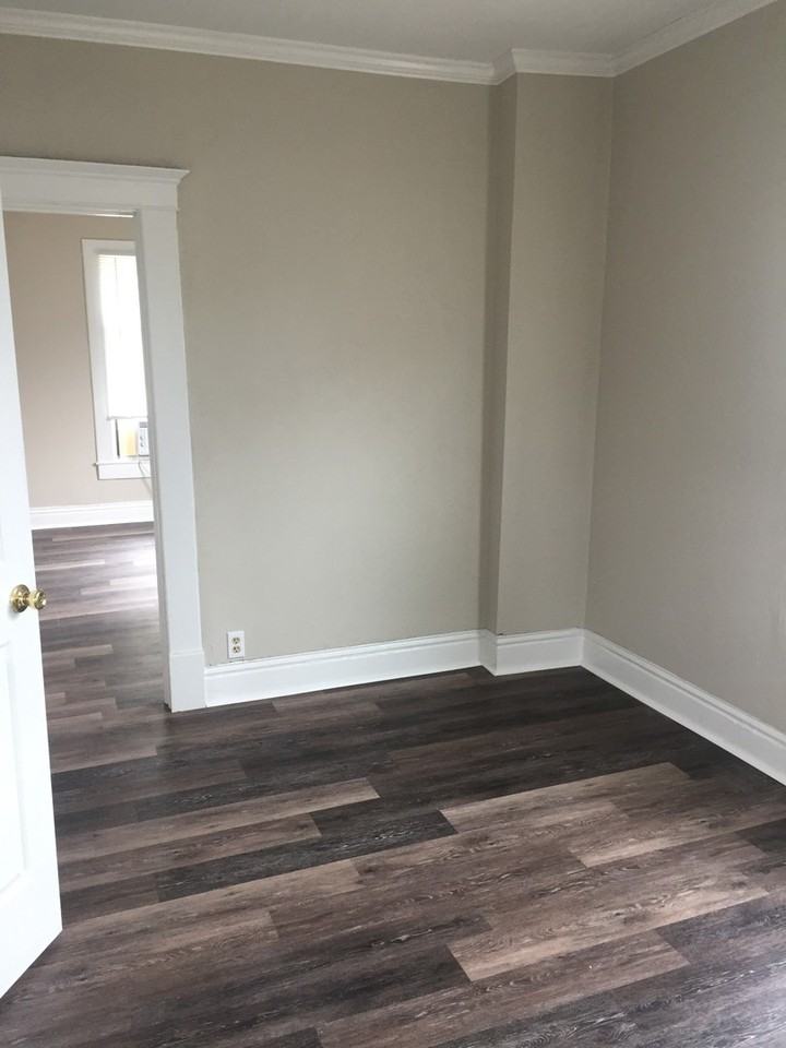 921 3rd St - Photo 3 of 9