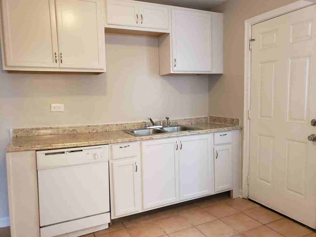 1799 S Gordon St Sw - Photo 7 of 17