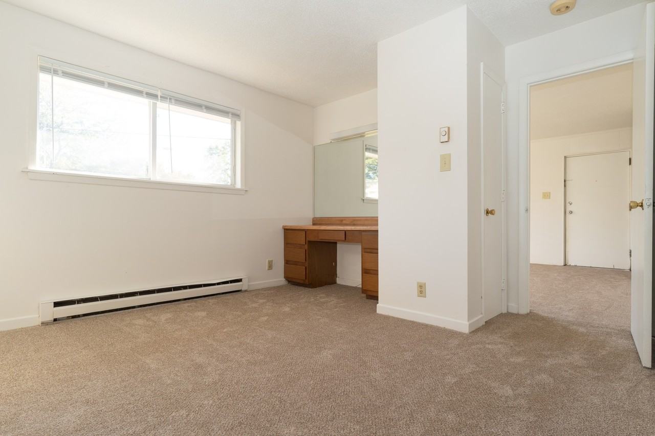 124 Fidelity St - Photo 4 of 7