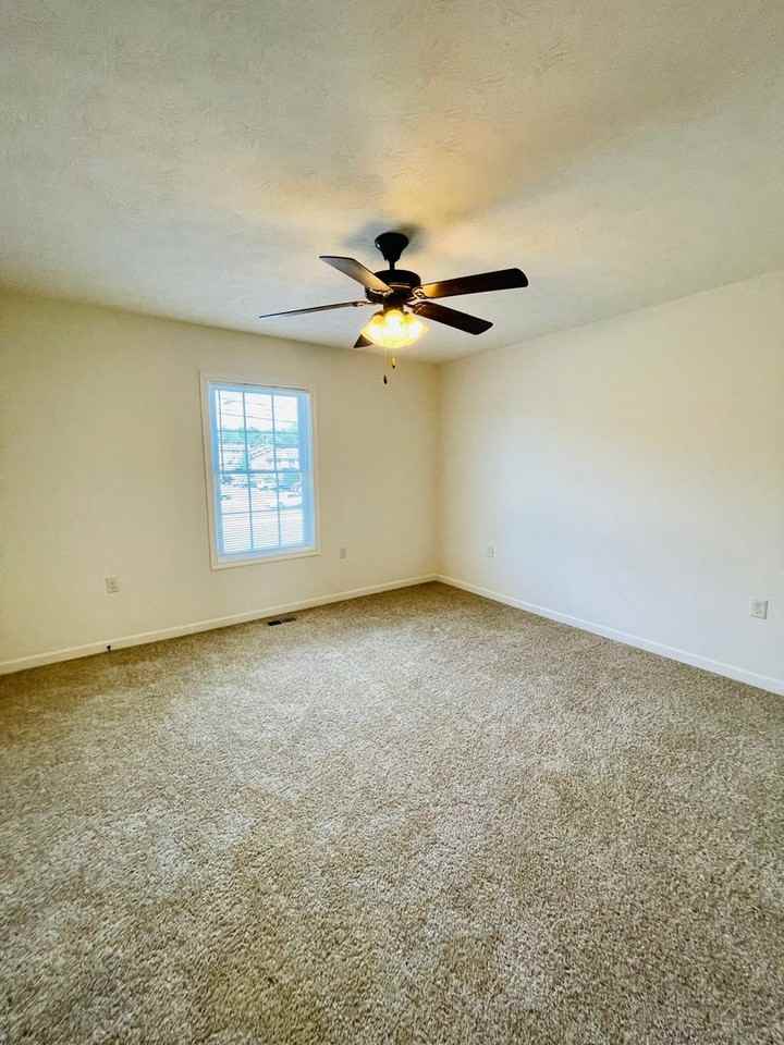 1013 Wellington Dr - Photo 7 of 14