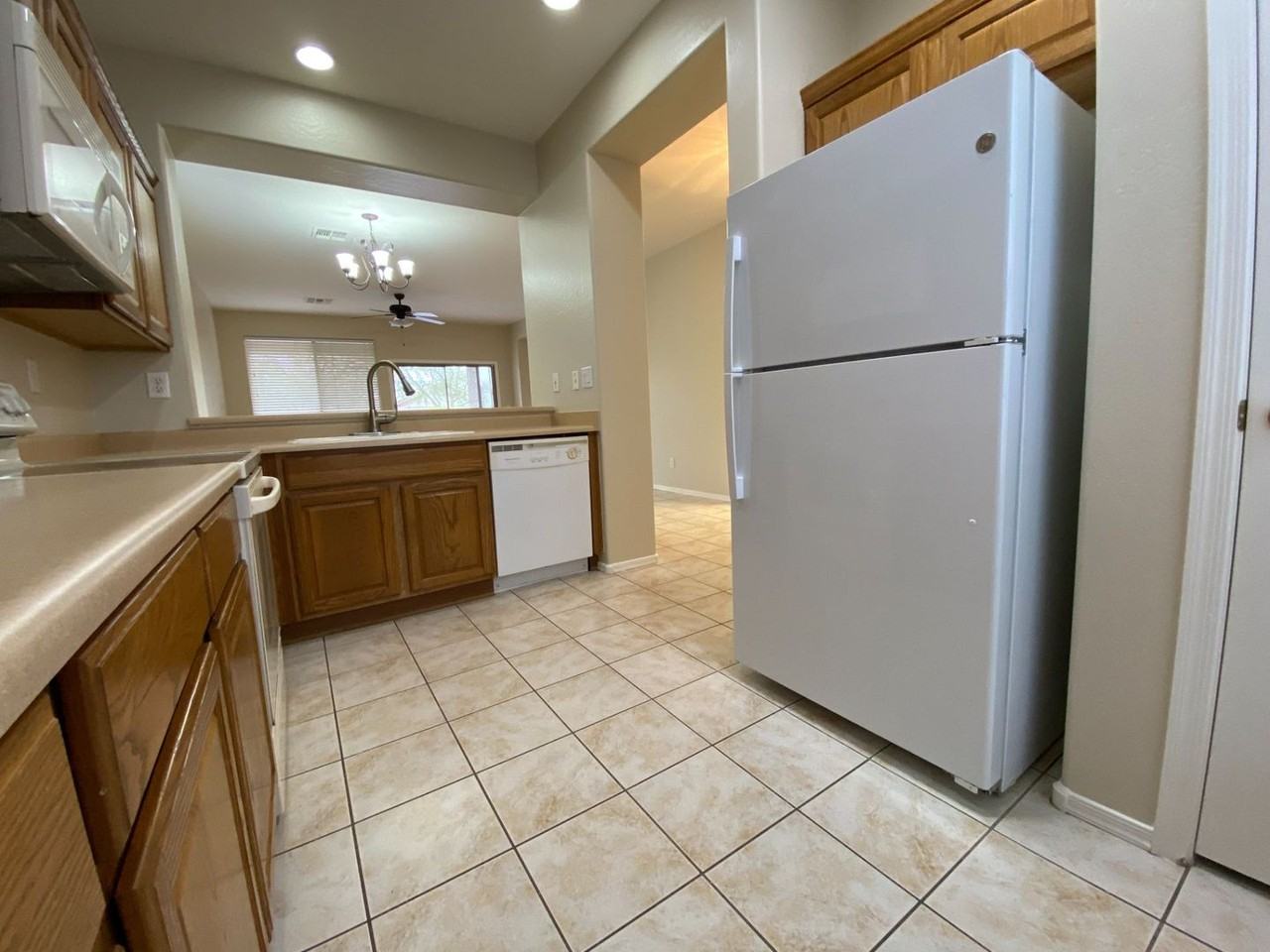 2545 W Warren Dr - Photo 4 of 20